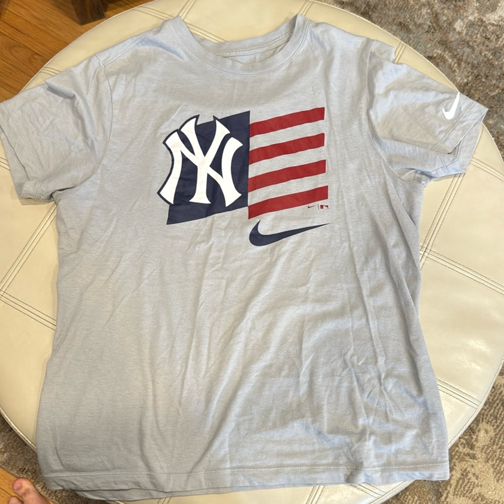 Nike New York Yankees Flag Logo Shirt